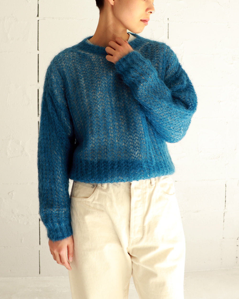 BATONER FLUFFY MOHAIR CREW NECK