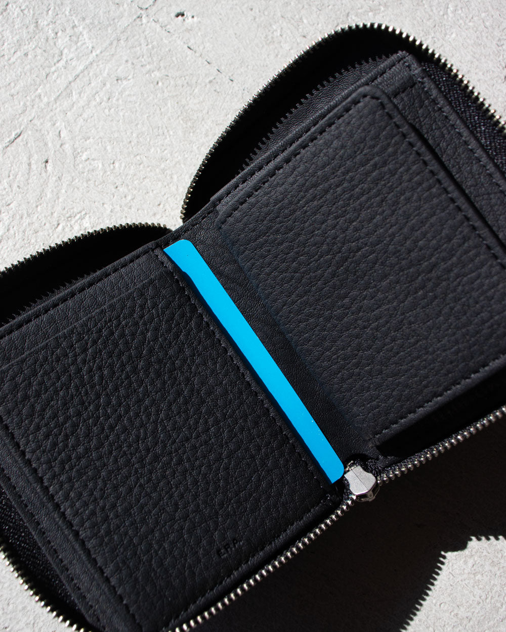 ERA. EO SHIRINK ROUND PALM WALLET