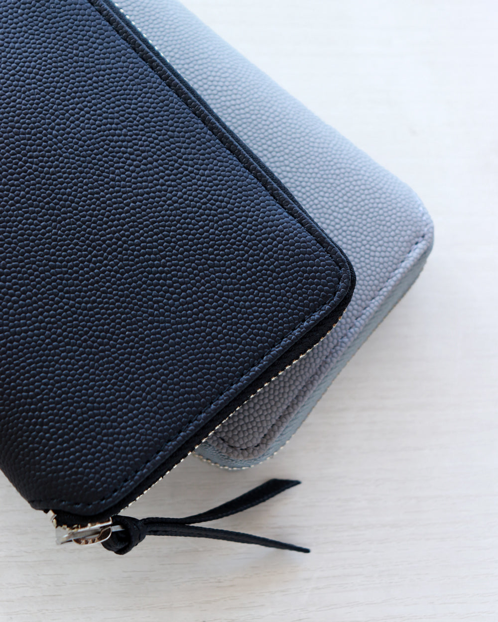 ERA. NEW VINTAGE ROUND PALM WALLET