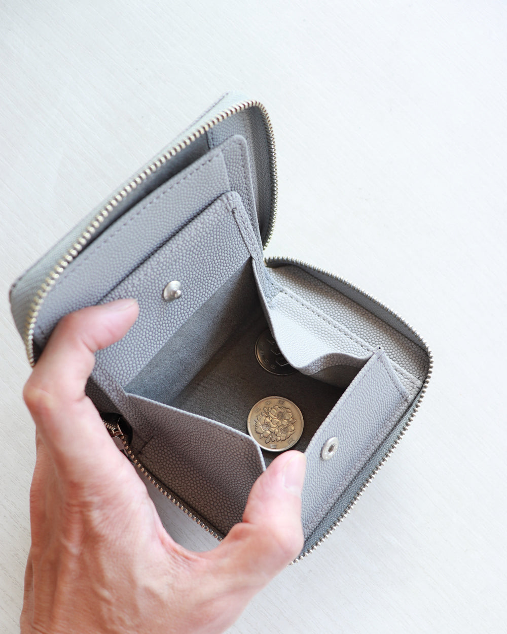 ERA. NEW VINTAGE ROUND PALM WALLET