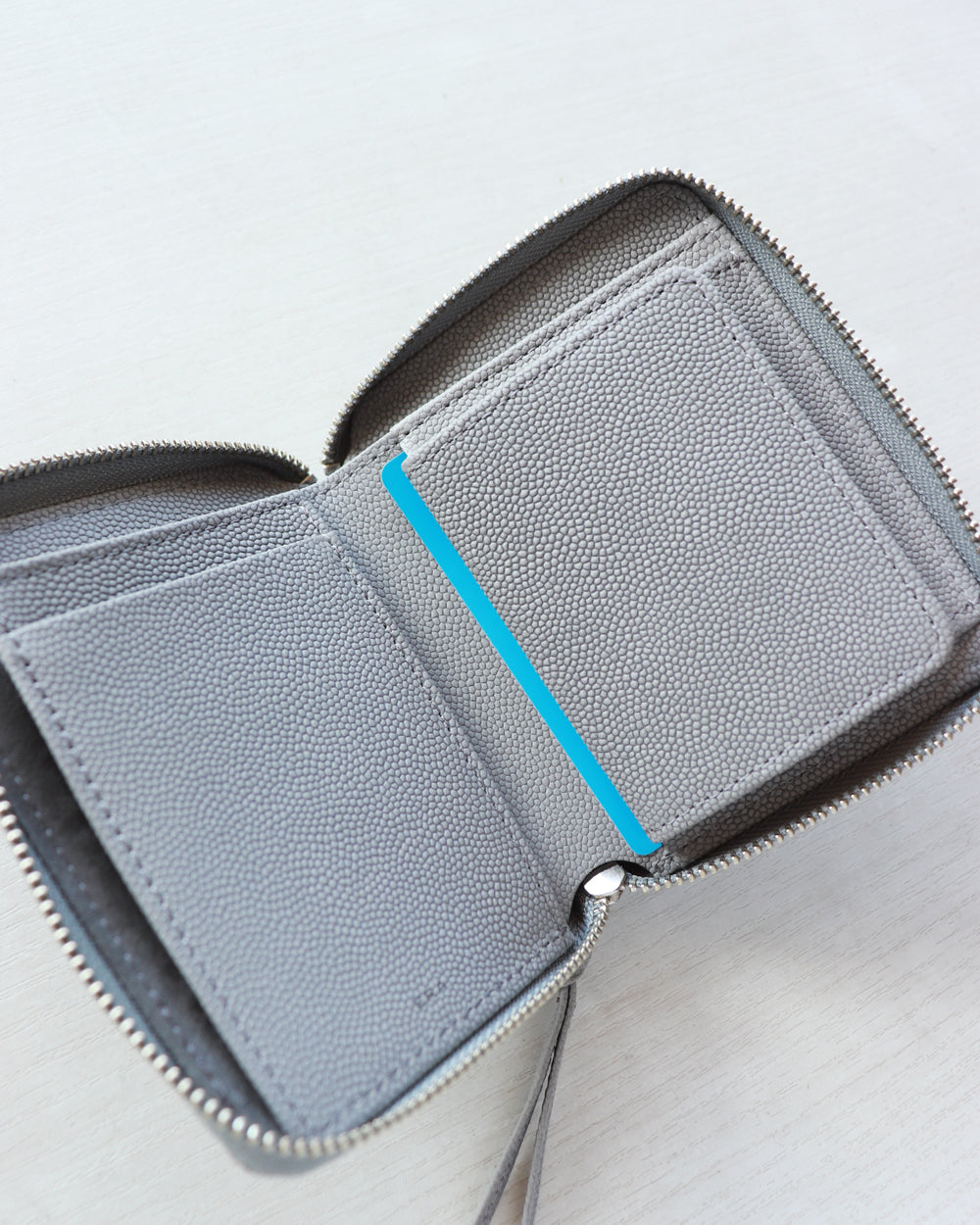 ERA. NEW VINTAGE ROUND PALM WALLET