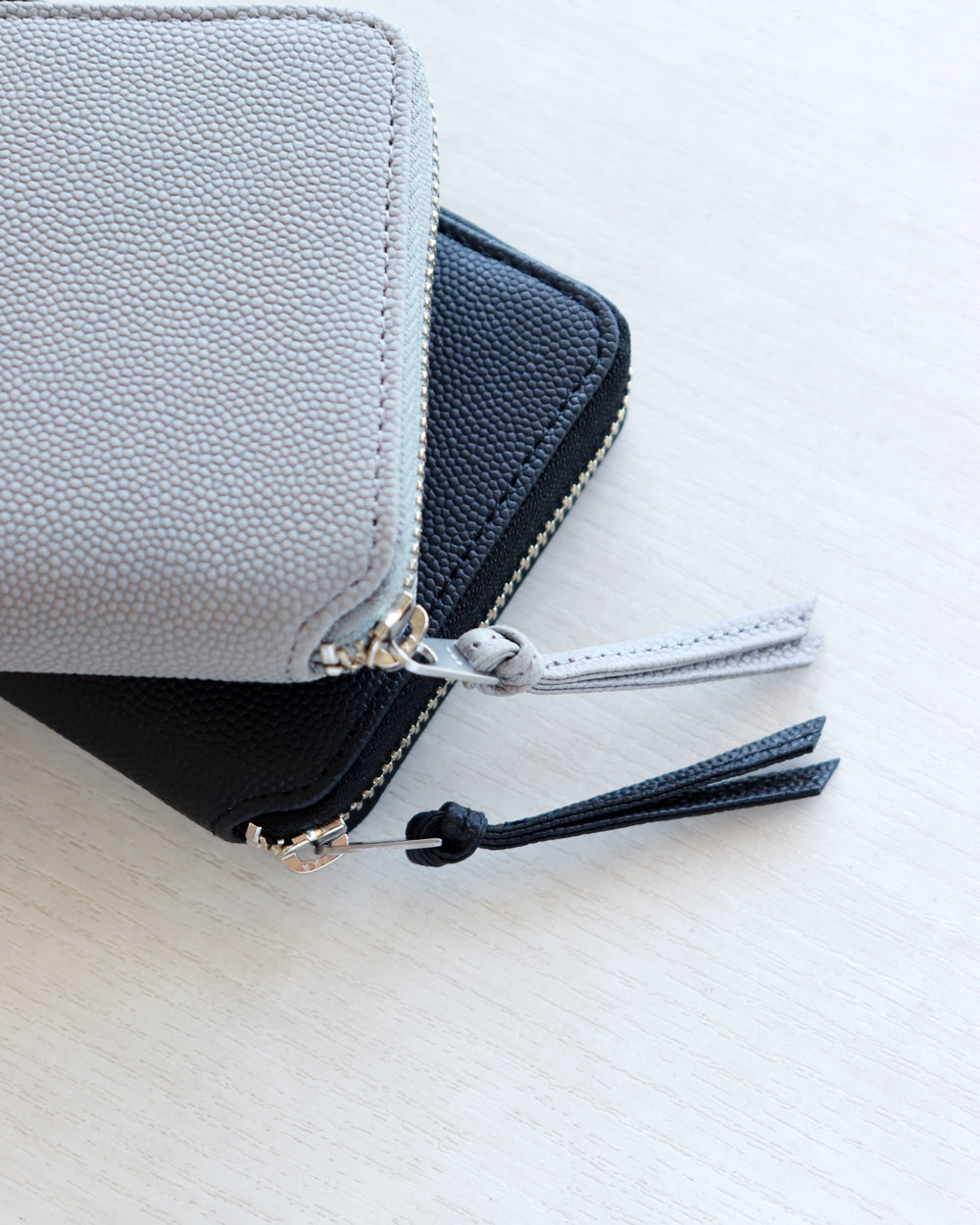 ERA. NEW VINTAGE ROUND PALM WALLET