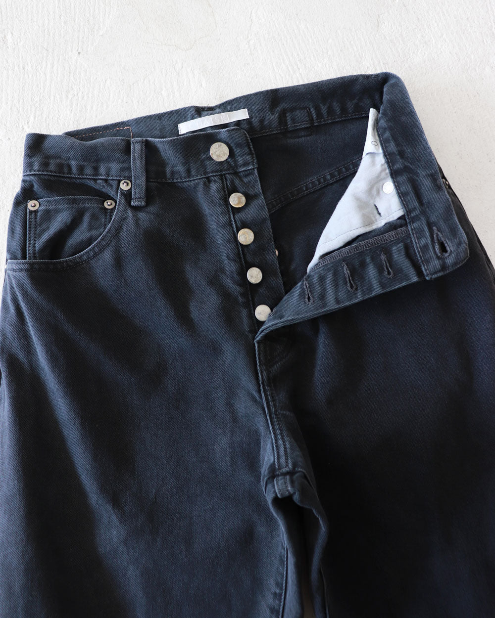 HATSKI Back Buckle Black Denim -Black-