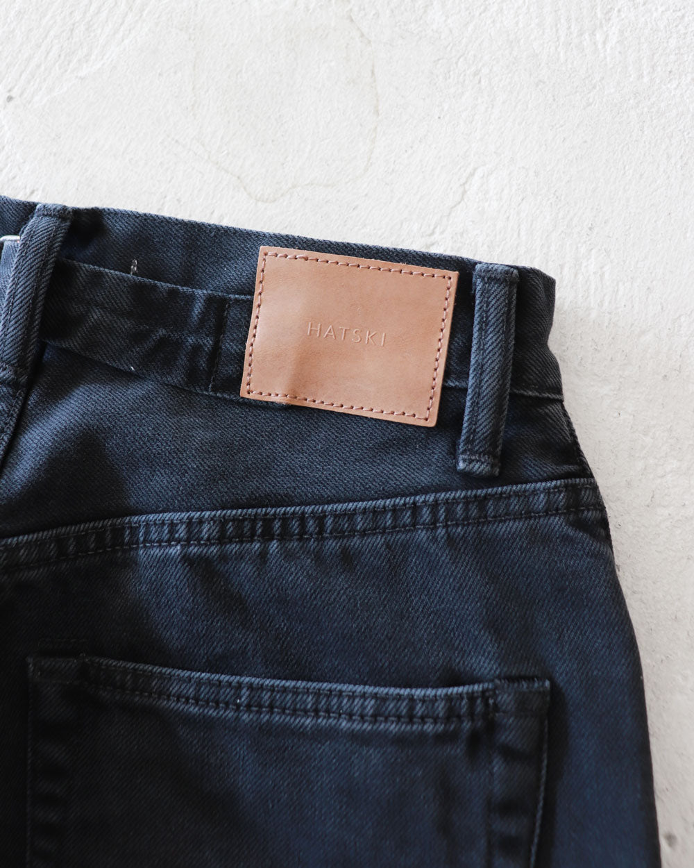 HATSKI Back Buckle Black Denim -Black-