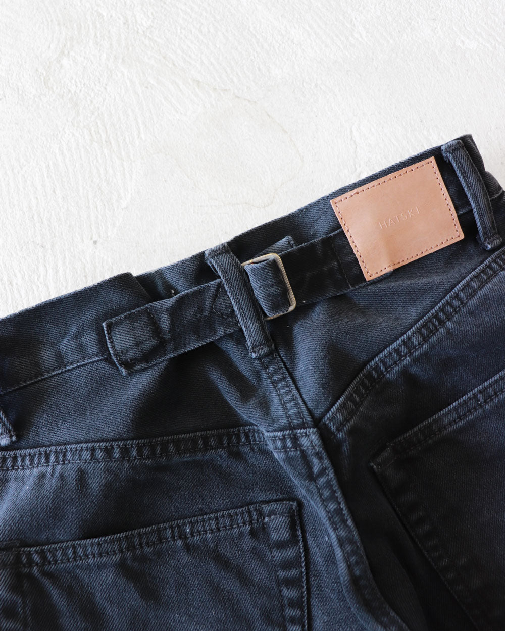 HATSKI Back Buckle Black Denim -Black-