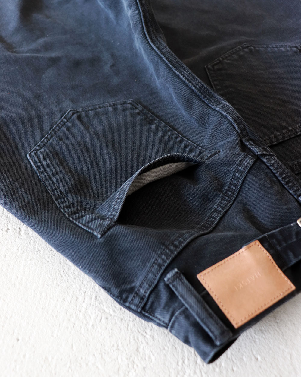 HATSKI Back Buckle Black Denim -Black-