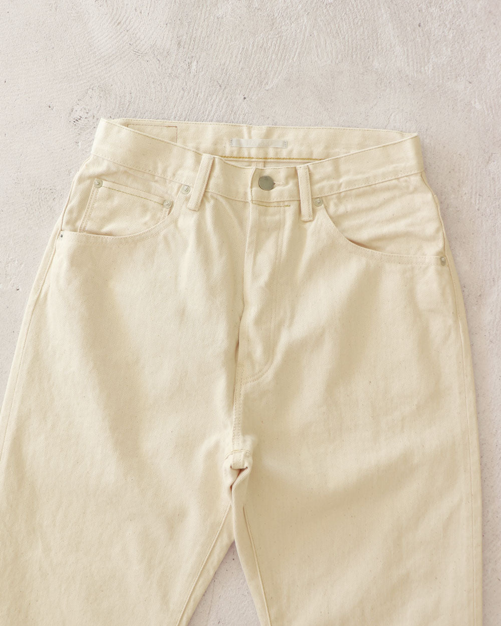HATSKI Loose Tapered Katsuragi Denim -Ecru HTK-22001-K