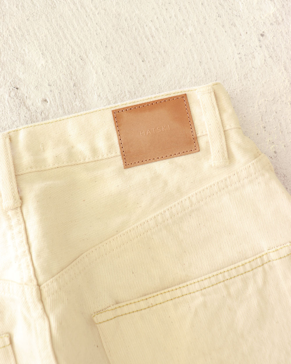 HATSKI Loose Tapered Katsuragi Denim -Ecru HTK-22001-K
