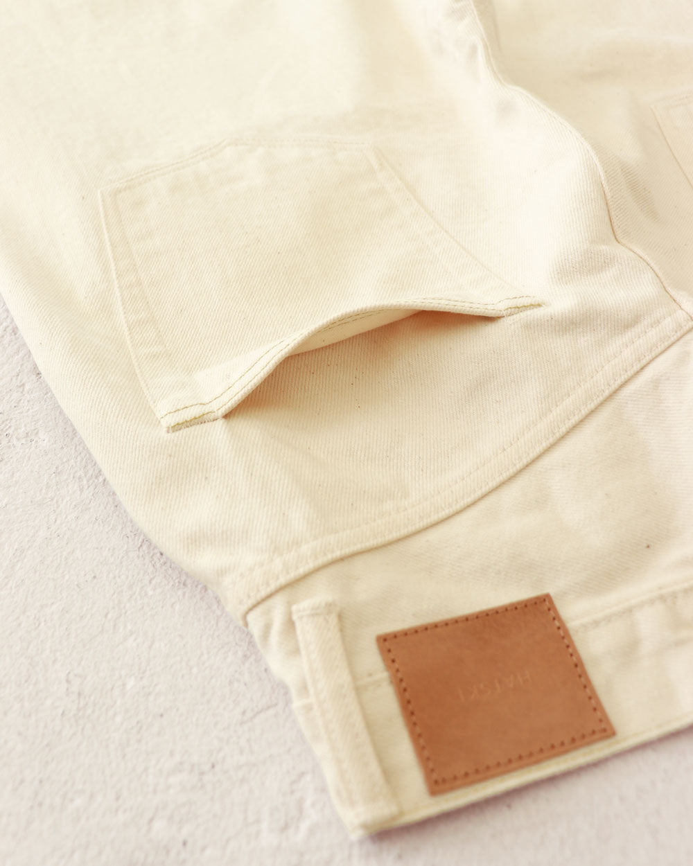HATSKI Wide Tapered Katsuragi Denim -Ecru HTK-22003-K