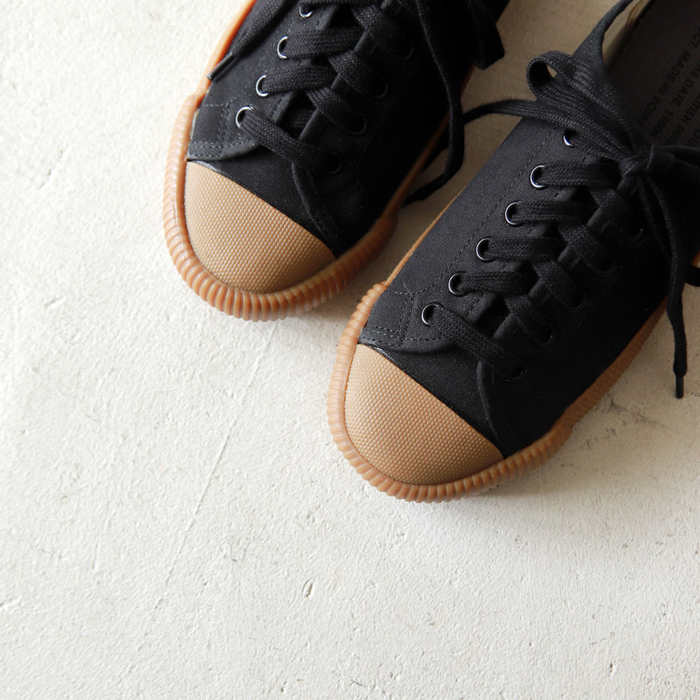 REPRODUCTION OF FOUND BRITISH MILITARY TRAINER 4044BM