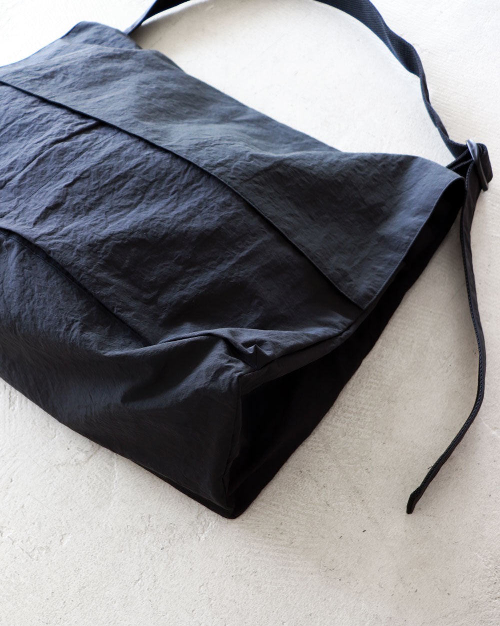 ERA. SHRINK NO MESSENGER BAG (K012S)