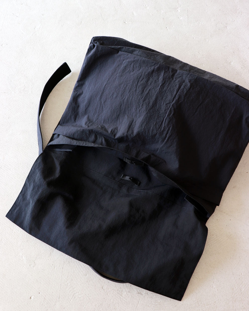 ERA. SHRINK NO MESSENGER BAG (K012S)