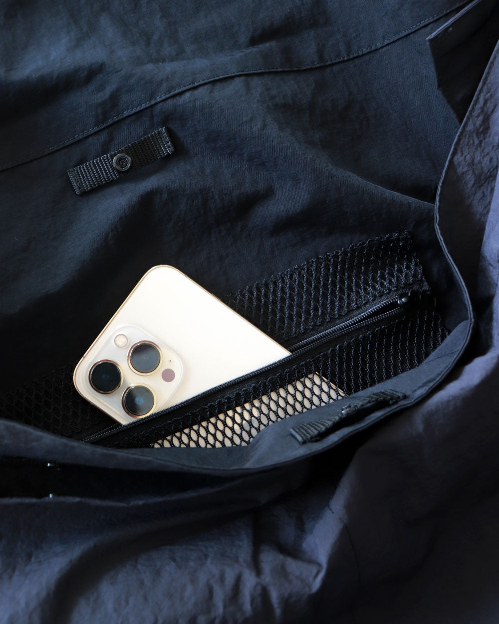 ERA. SHRINK NO MESSENGER BAG (K012S)