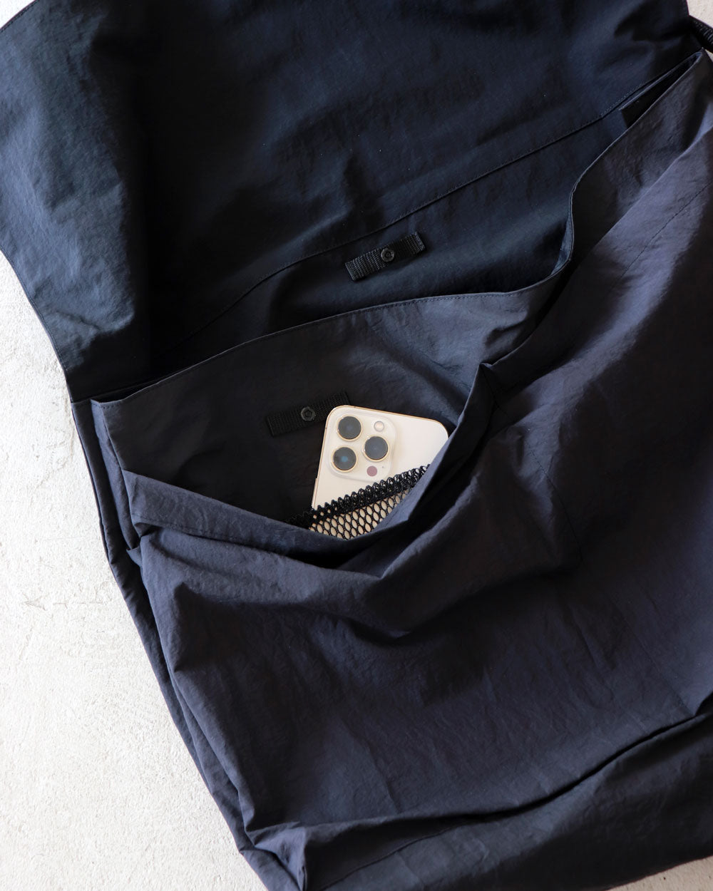 ERA. SHRINK NO MESSENGER BAG (K012S)