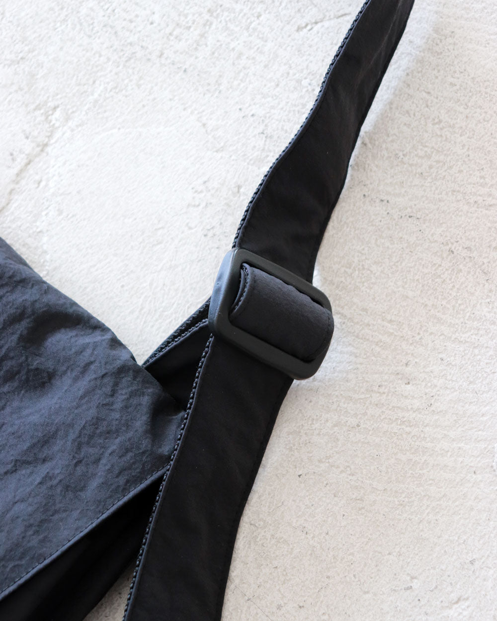 ERA. SHRINK NO MESSENGER BAG (K012S)