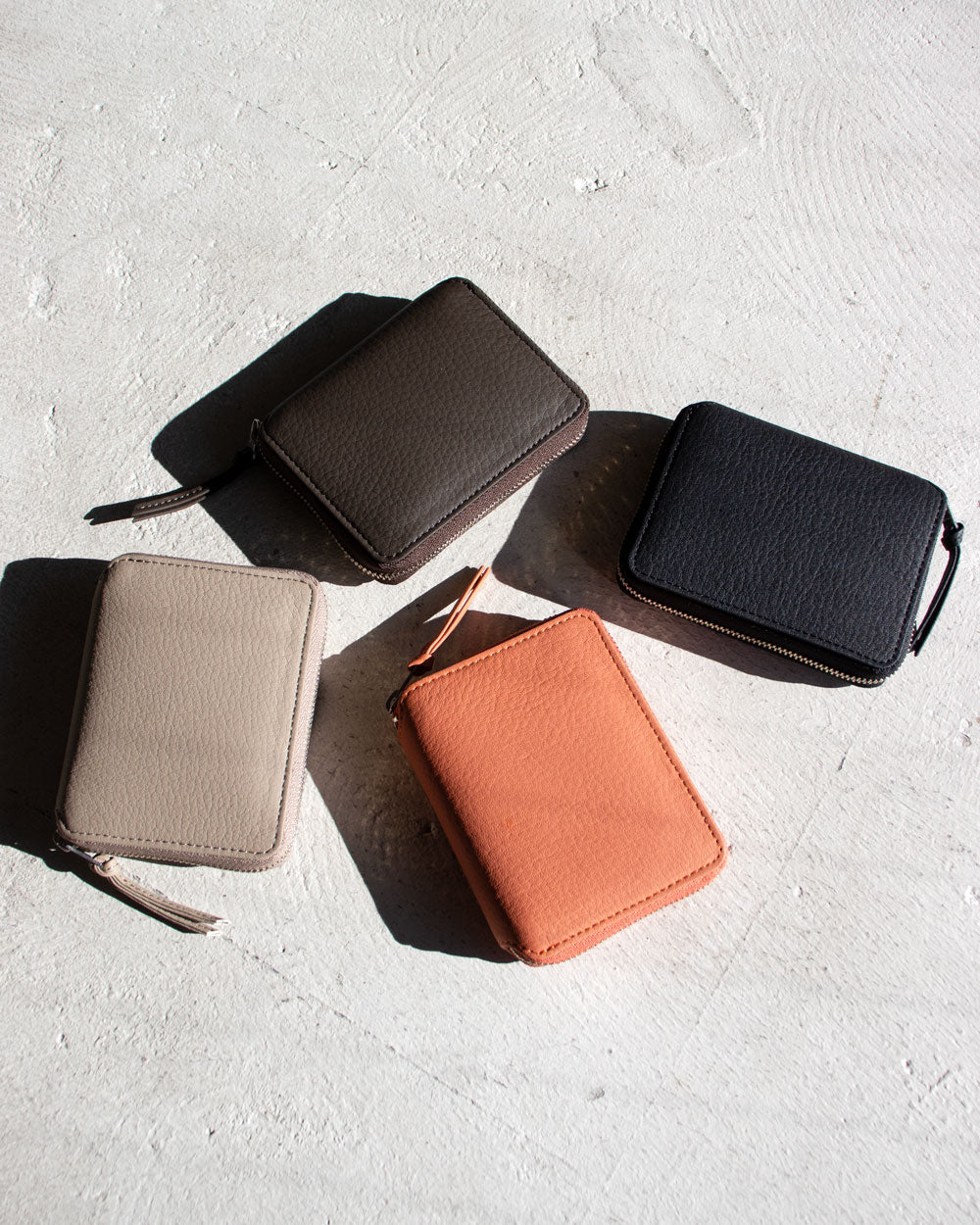 ERA. EO SHIRINK ROUND PALM WALLET