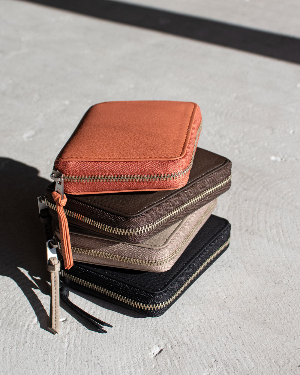 ERA. EO SHIRINK ROUND PALM WALLET