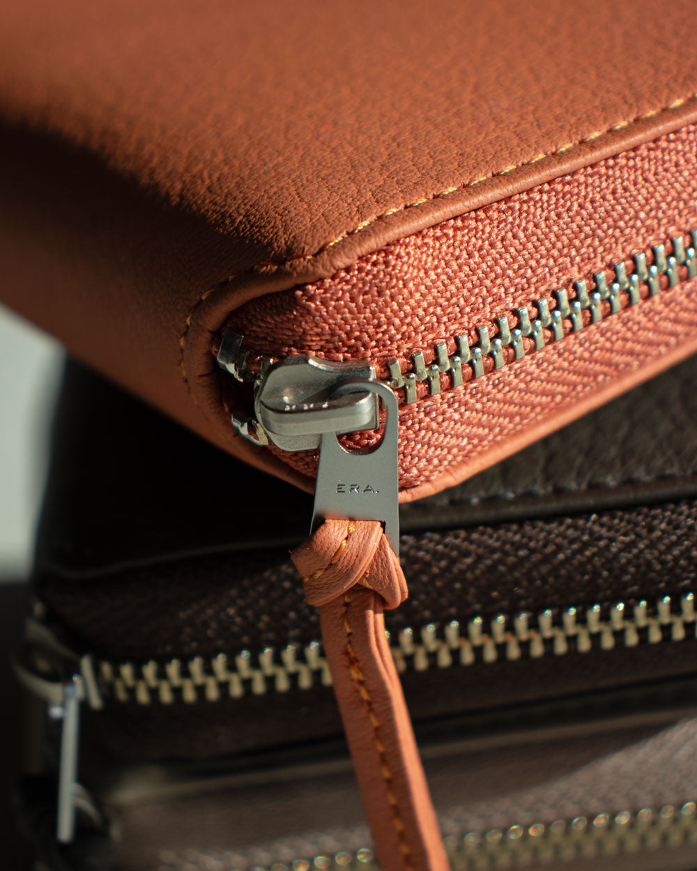 ERA. EO SHIRINK ROUND PALM WALLET