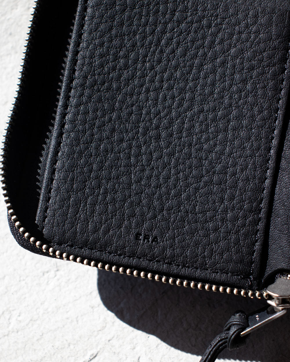 ERA. EO SHIRINK ROUND PALM WALLET