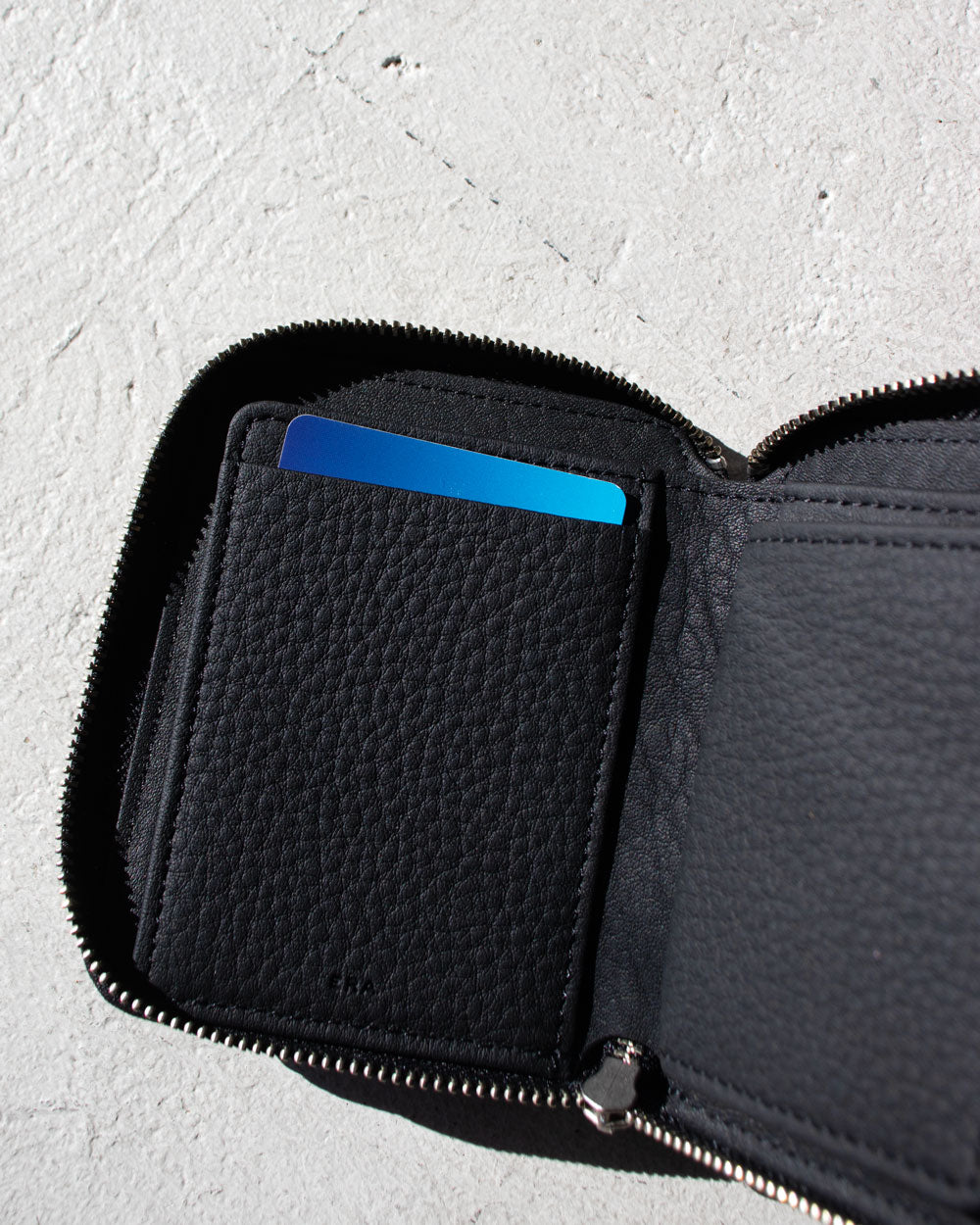 ERA. EO SHIRINK ROUND PALM WALLET