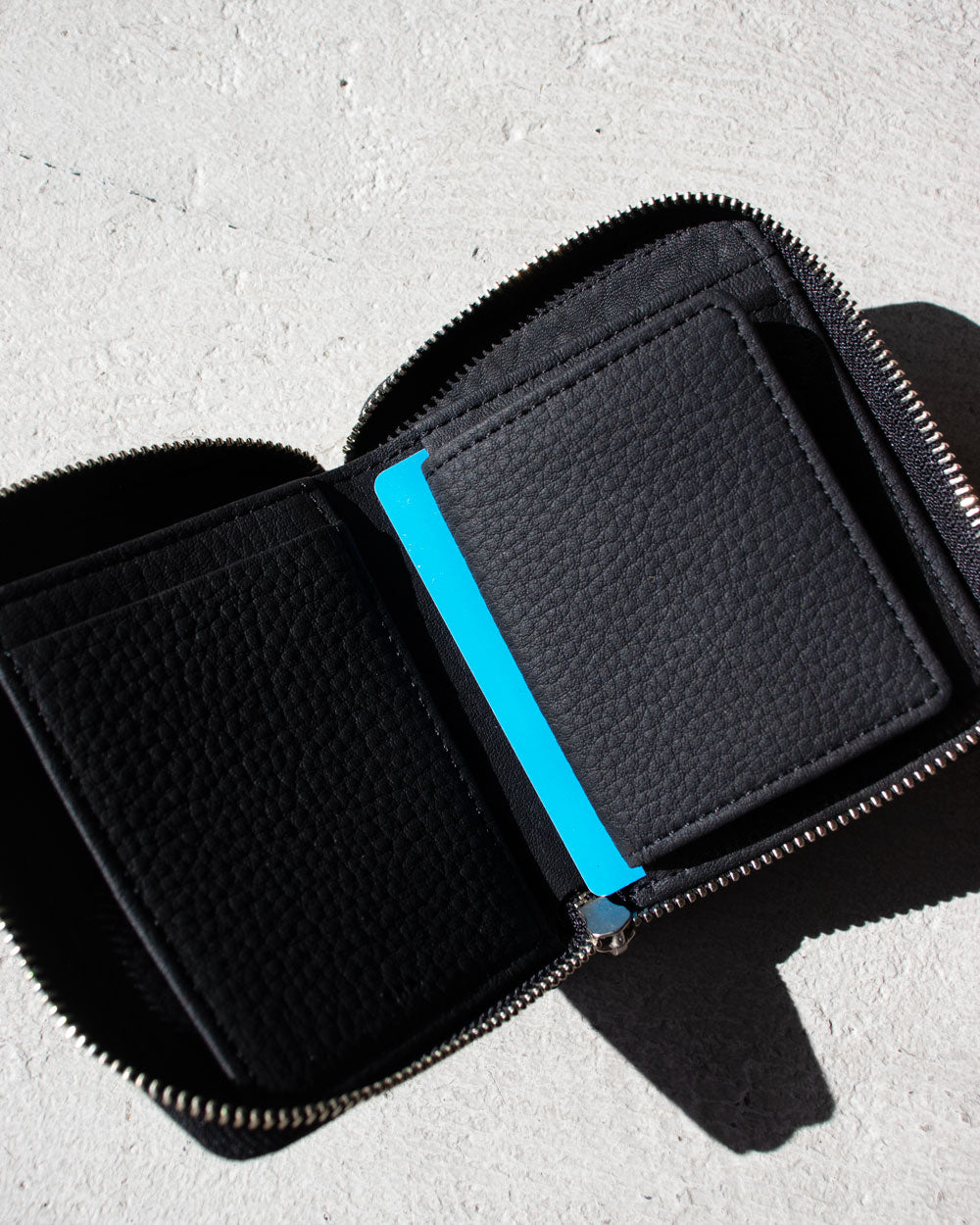 ERA. EO SHIRINK ROUND PALM WALLET