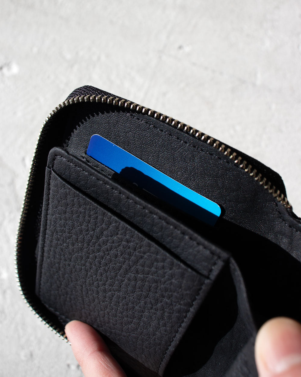 ERA. EO SHIRINK ROUND PALM WALLET