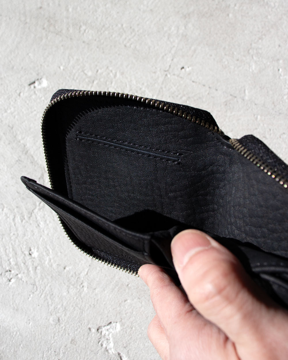 ERA. EO SHIRINK ROUND PALM WALLET